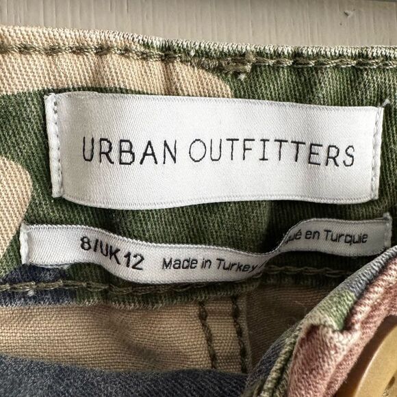 Urban Outfitters Authentic Camo Cargo Pants 8 Ankle Ties Pockets Grunge - Picture 5 of 8